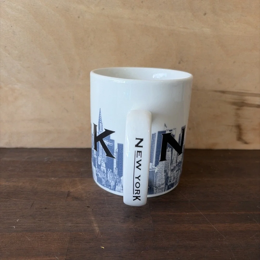 STARBUCKS 2002 Skyline Series New York City Big Apple Barista Coffee Mug 18oz
